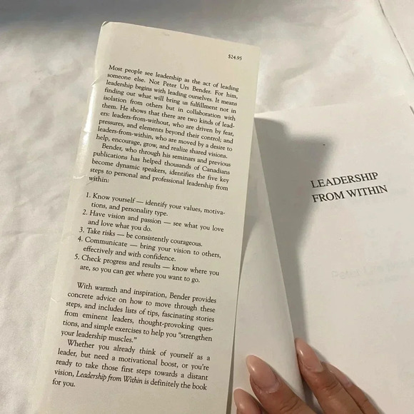 💚 Leadership from within - Peter Urs Bender soft cover book - Picture 3 of 3